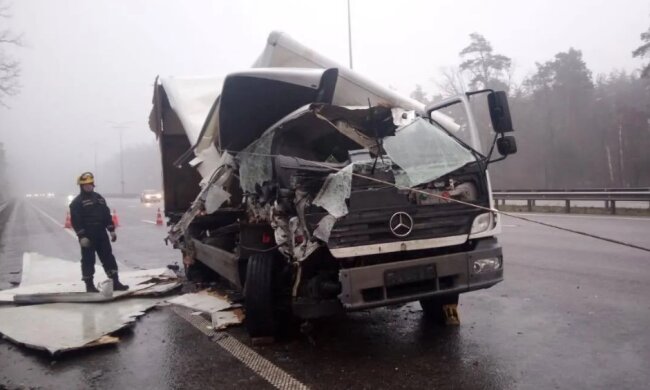 Розірвало на дві частини: з'явилося фото потужної ДТП у Києві