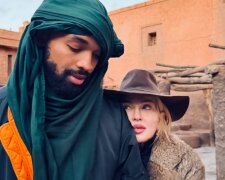 Мадонна позирует в пустыне с любимым, фото из соцетей певицы.