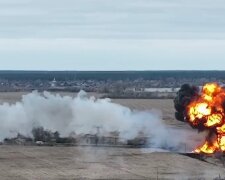 "Працюють наші профі": як ЗСУ знищили російські танки і вертоліт. Відео