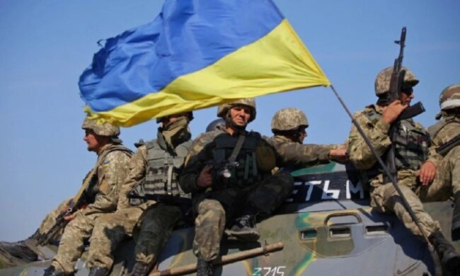 Нас не победить: украинцы голыми руками остановили российскую колонну и поют Гимн. Видео