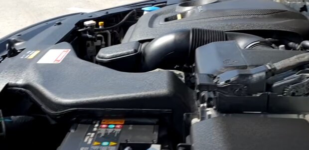 Двигатель автомобиля: скрин с видео