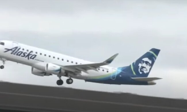 Пілот намагався заглушити двигуни авіалайнера просто у польоті, щоб борт із пасажирами розбився. Врятувало диво