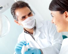 Стоматологи