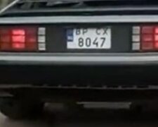 Марти Макфлай прилетел предупредить нас о чем-то: в Украине заметили автомобиль из культового фильма «Назад в будущее»