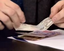 Які банки виплачують 6500 гривень допомоги від держави. Список