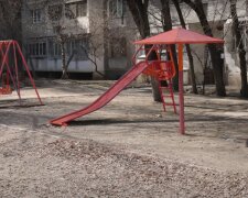В Україні на дитячому майданчику стався вибух: лікарі роблять все можливе