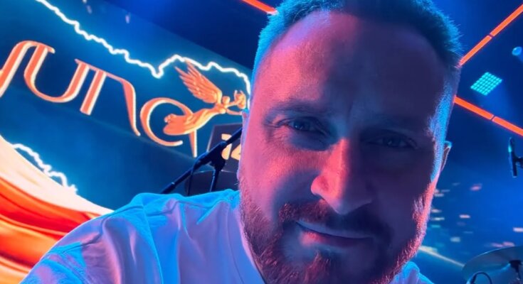 Олег Собчук, фронтмен группы "СКАЙ", фото из соцсетей