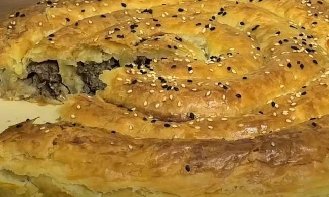 Слоеный пирог с фаршем