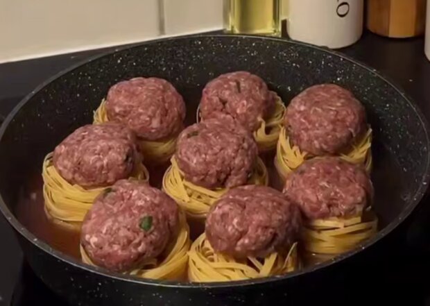 Гнізда з котлетками, кадр з відео