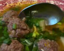 Суп с фрикадельками, кадр из видео