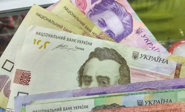 До 9080 гривен в каждые руки: украинцев порадовали новыми выплатами. Чьи кошельки наполнятся