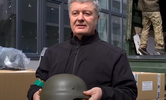 Порошенко з гербом України і в командирському стилі відреагував на підбиту "Москву"