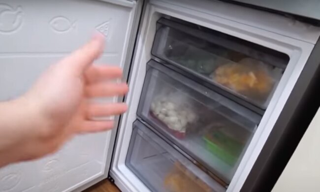 Холодильник: скрін з відео