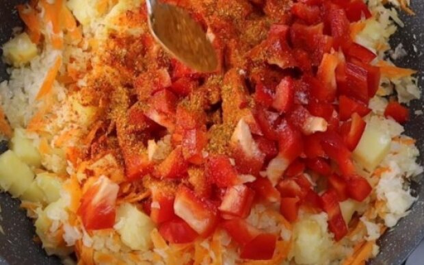 Побежите за добавкой: рецепт нежнейшей запеканки из капусты, картошки, сыра и перца