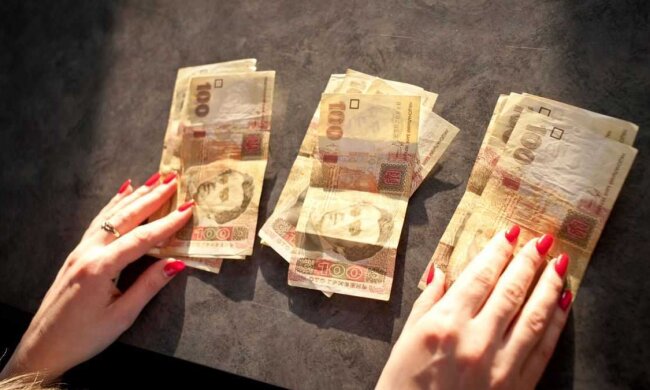 Бюджетники этого долго ждали: кому наконец-то повысят зарплаты и на сколько