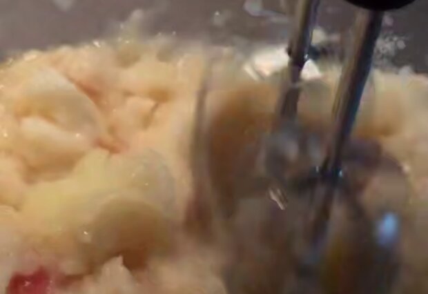 Ніжна яблучна хмаринка, кадр з відео