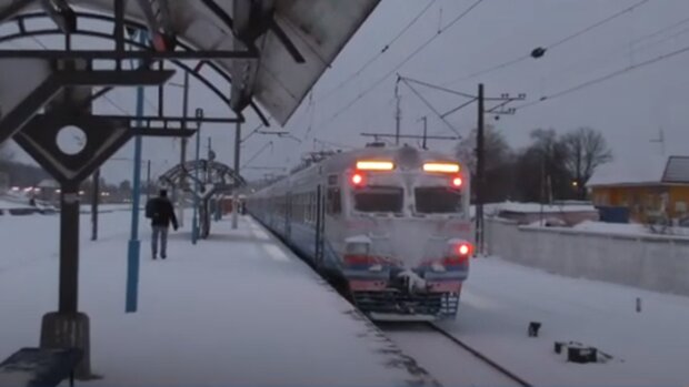 Приміський потяг. Фото: скріншот YouTube-відео