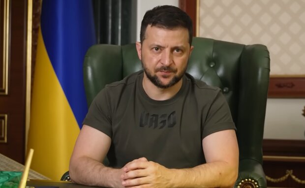 Зеленский рассказал, когда украинцев без военного опыта будут выпускать из Украины