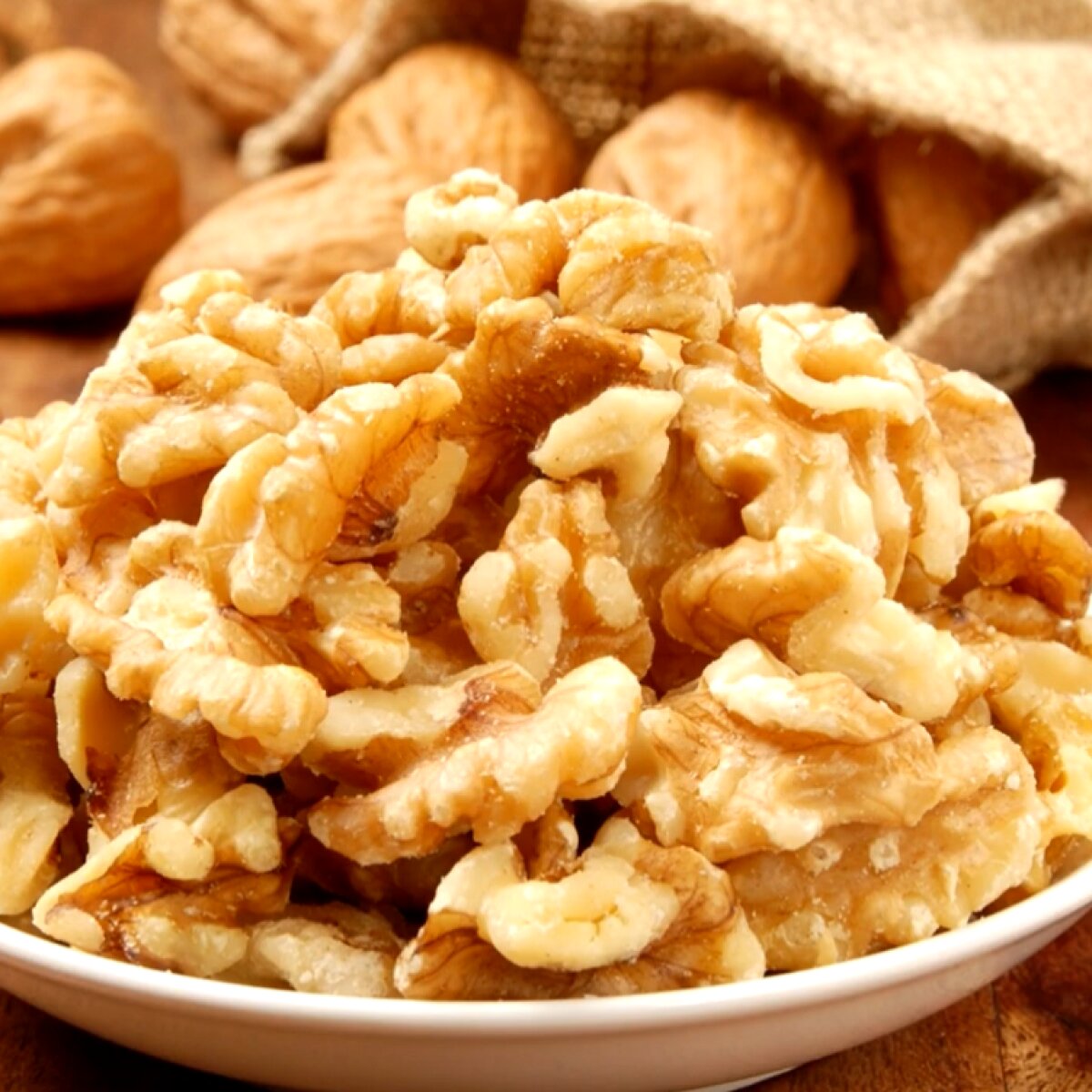 Правда ли, что орехи надо замачивать перед употреблением?