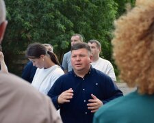 «Вы не сами»: глава Подольской РГА Наконечный приехал к людям, чей дом атаковал вражеский дрон