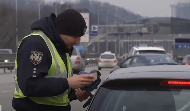 Водіям розповіли, як уникнути штрафу, якщо в машині не виявилося аптечки