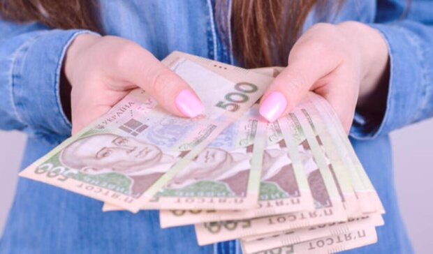 Подвійна допомога: ПриватБанк розповів, як отримати 2 тисячі гривень