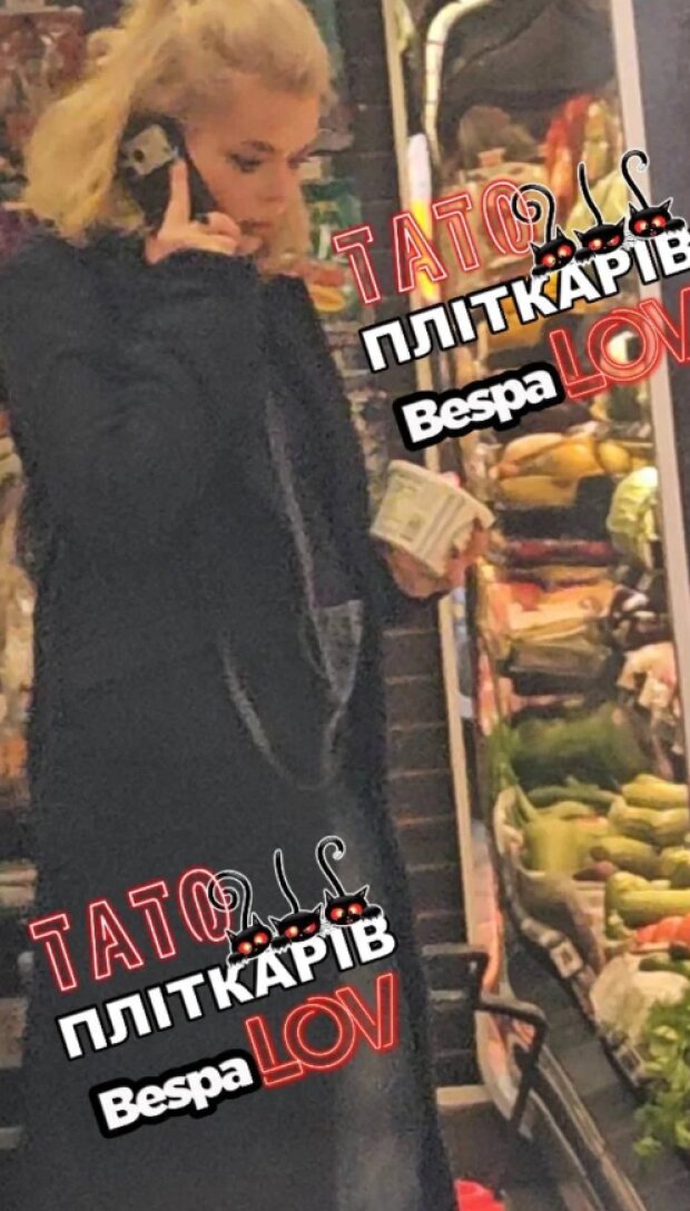 Алина Гросу с животиком