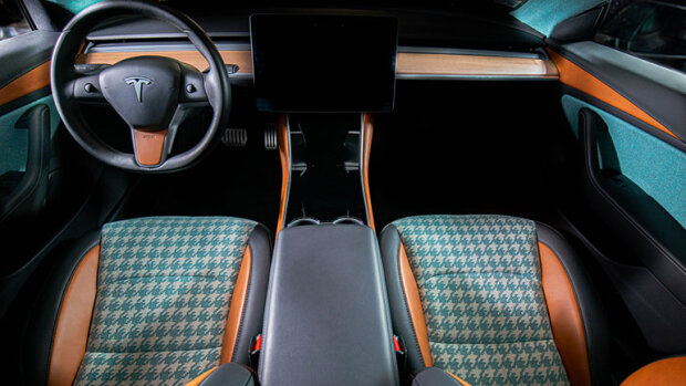 Винтажный интерьер Tesla Model 3, фото:carsguru.net