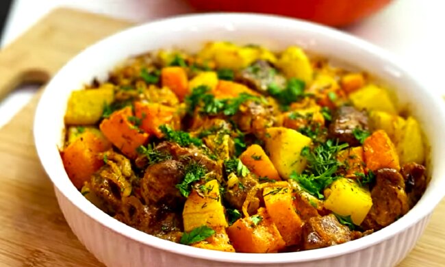 Соковита та м'яка свинина з гарбузом у духовці. Фото: YouTube