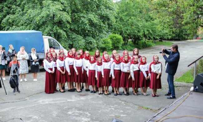 Велика благодійна акція УПЦ: 200 дітей з різних куточків України прибули до Лаври на гала-концерт