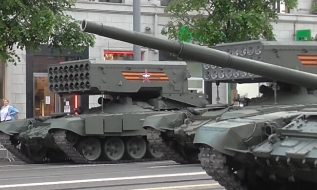 Бегство армии РФ: уже бросают в полях "страшную технику Путина". Фото