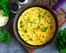 Як приготувати сир з яйцями на сковорідці. Рецепт