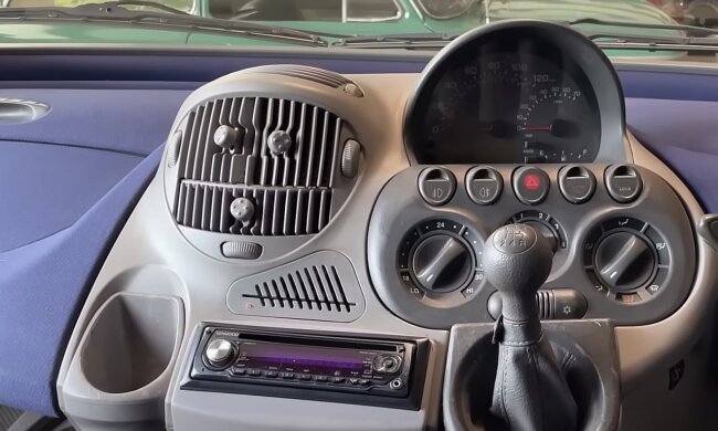 От них до сих пор все шарахаются: как выглядят 5 самых уродливых автомобилей, которые никто не хочет покупать