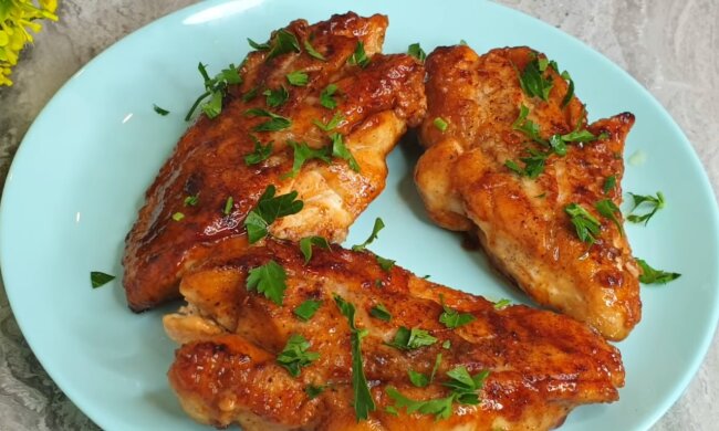 Соковита куряча грудка. Фото: скріншот YouTube-відео