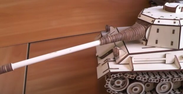 Макет танка из фанеры, фото: youtube.com