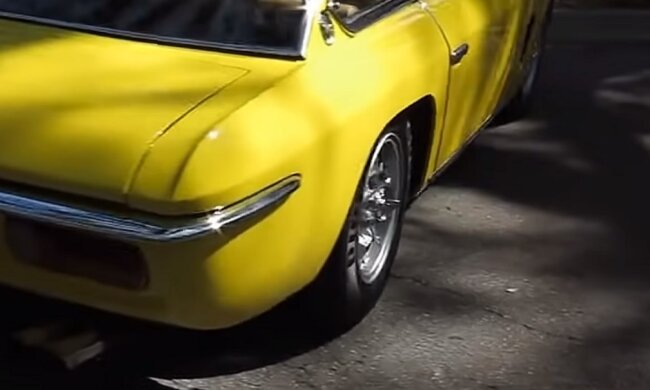 Спортивний автомобіль: скрін з відео