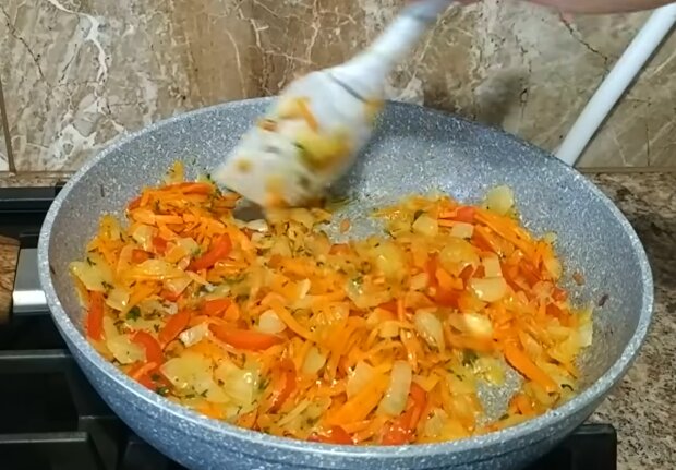 Рулет з лаваша з овочами та грибами, кадр з відео