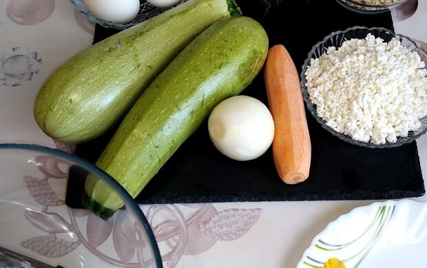 Вкуснее вы еще не пробовали: рецепт молодых кабачков с творогом