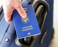 Чи потрібно українцям у Польщі робити новий закордонний паспорт: що потрібно знати