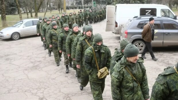 Вот и в Крыму началось: всех водителей срочно мобилизуют. Люди уже прячутся и сжигают свои права