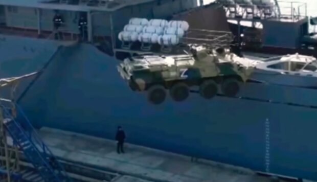 Уничтоженный нашими ВМС мощнейший корабль РФ перевозил 20 танков и 400 десантников