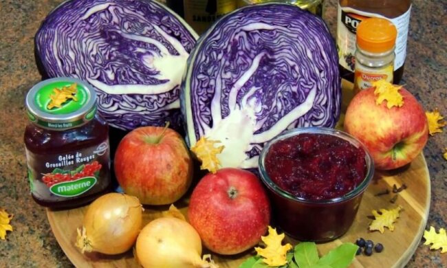 Пальчики оближешь: как правильно стушить красную капусту с яблоками. Рецепт