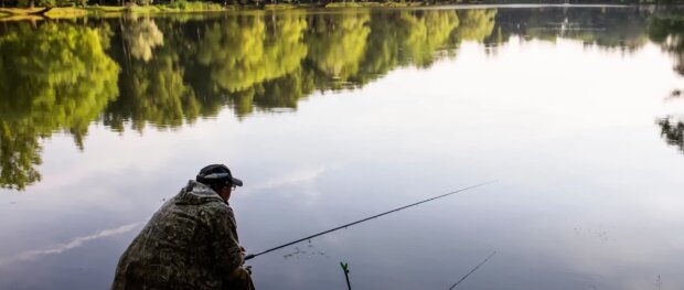 Секрет досвідчених рибалок: що потрібно зробити, щоб риба клювала за будь-якої погоди