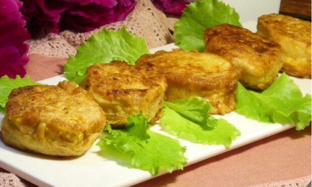 Готовим картофельные пирожки с сыром и шинкой на вафельных коржах. Рецепт