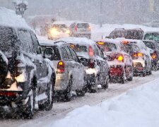 Щоб не вилетіти з траси: що потрібно знати при керуванні автомобілем у снігопад чи дощ