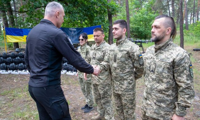 Ще понад 1600 дронів від киян отримали бійці 12 армійського корпусу, - Кличко