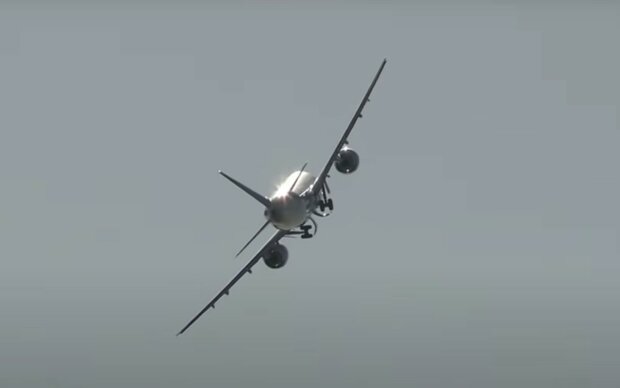 Літак. Фото: скріншот YouTube-відео