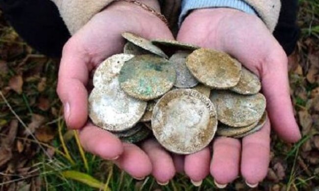 Старовинні монети, фото: youtube.com
