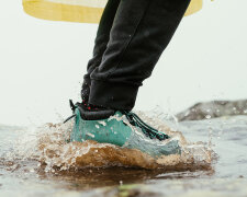 Допоможе пилосос: як швидко висушити взуття, якщо воно сильно промокло