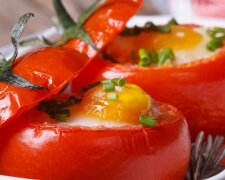 Справжній осінній хіт: рецепт помідорів, фаршированих яйцями та шинкою